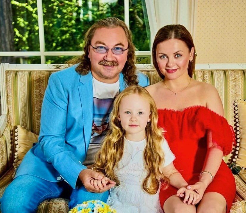 Игорь николаев с женой и дочкой фото