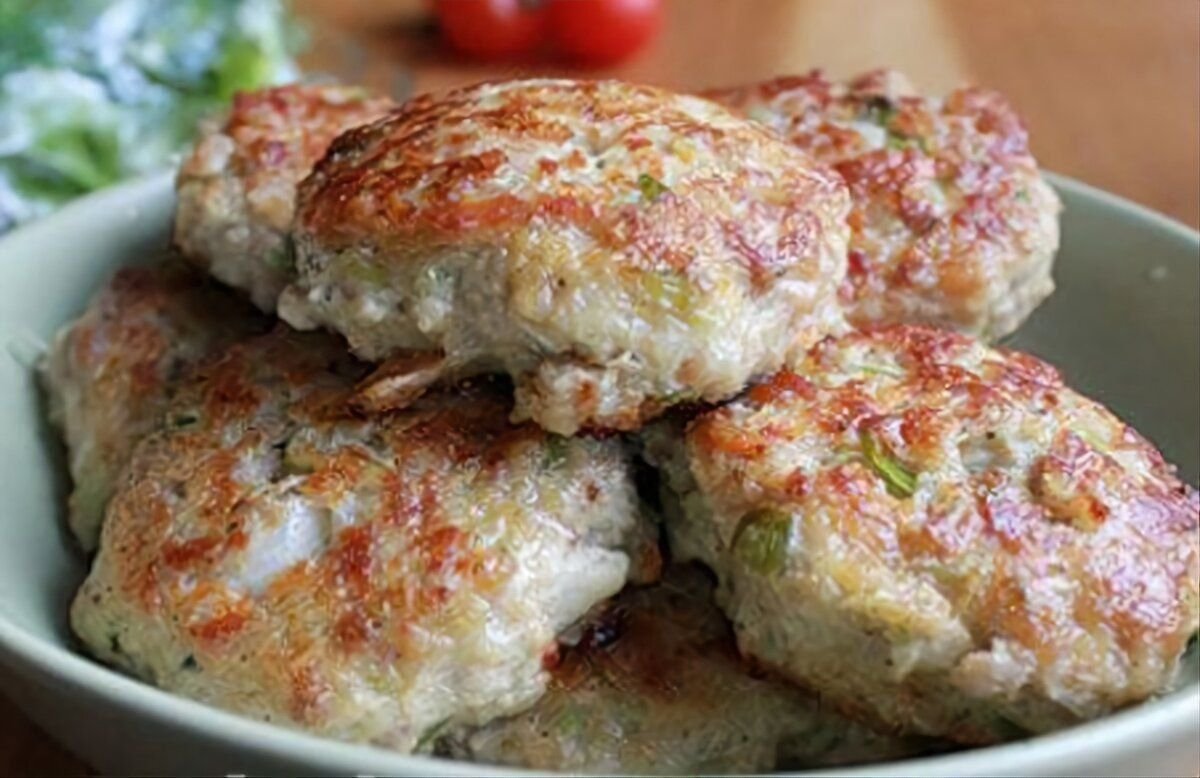 Вкусные котлеты рецепт. Блюда из фарша. Необычные блюда из фарша. Блюда из фарша мясного. Вкусные котлеты из фарша.