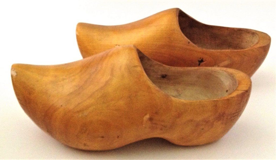 Ботинки из дерева
