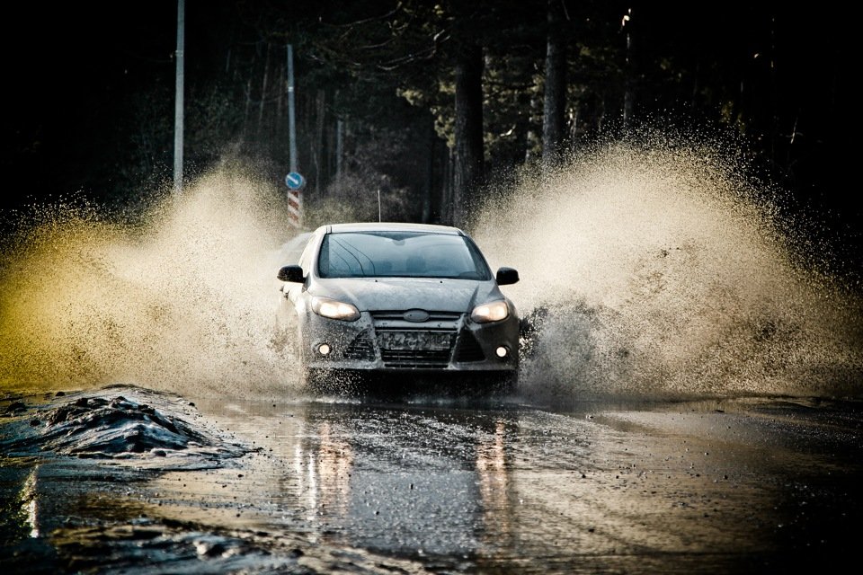 дождь машина фото. дождь на окне машины. дождливое окно машины. лобовое окно машины. вид с машины дождь.