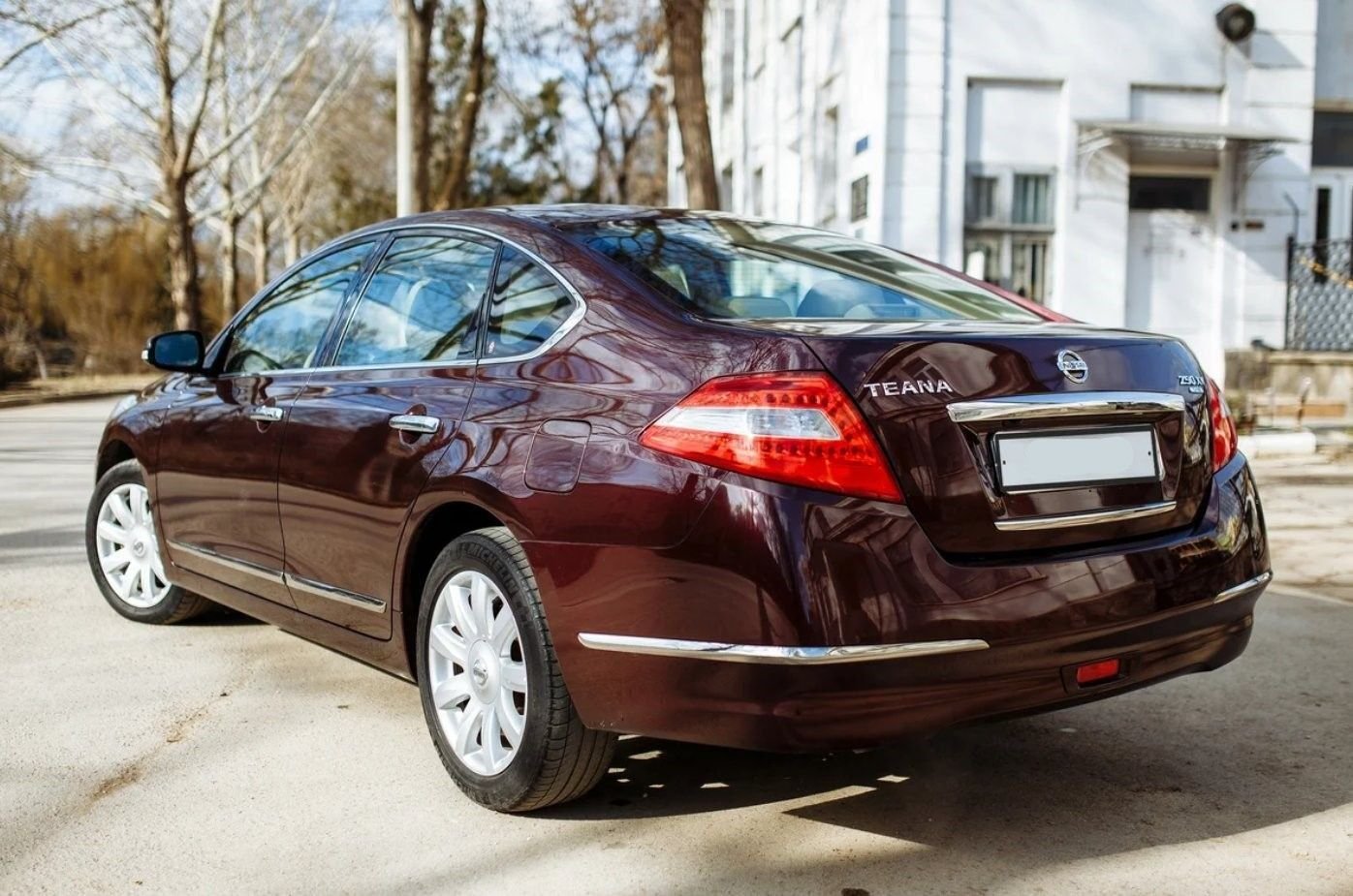 Автомобиль 700 тысяч. Nissan Teana 2. Nissan Teana 2014 красная. Ниссан Теана красная. Nissan Teana 2010.