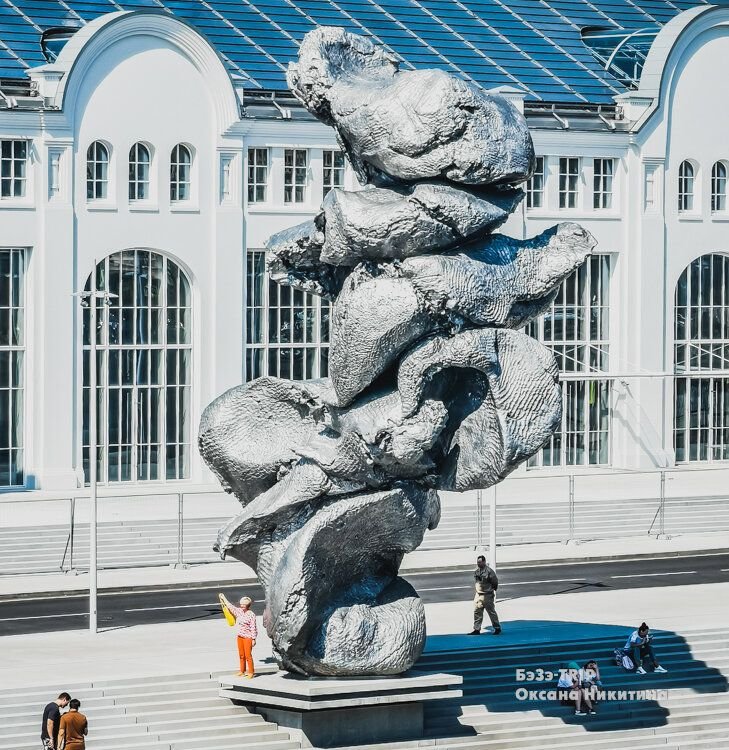 Большая глина номер 4 скульптура в москве