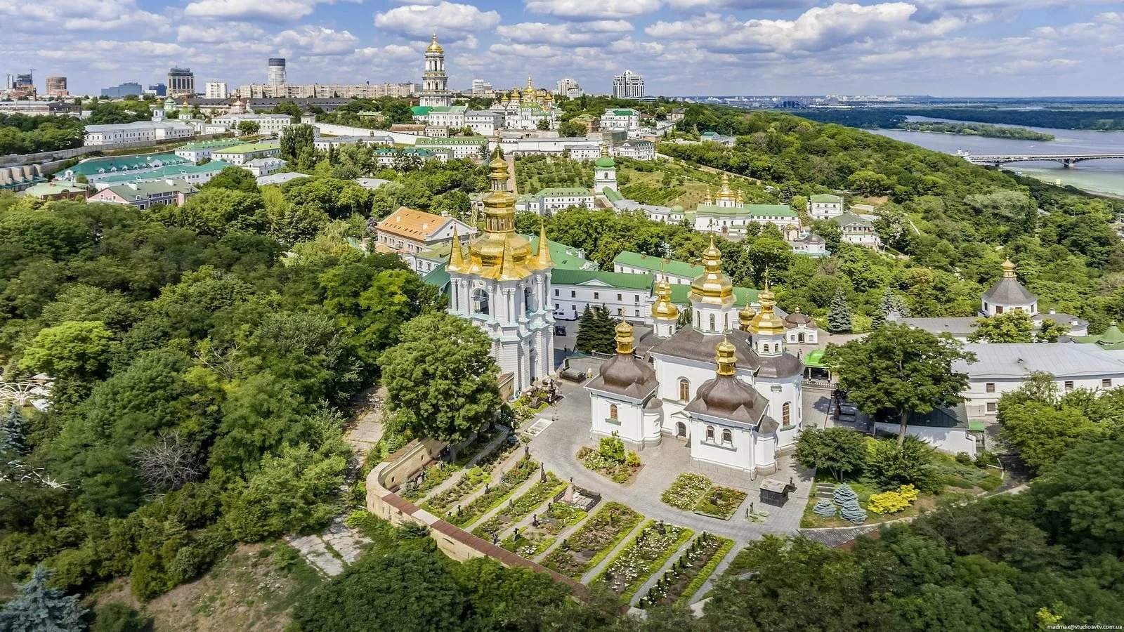 Совете города киев было. Киево-Печерская Лавра Киев. Киево Печерский монастырь в Киеве. Киевско Печорская Лавра. Свято Успенская Киево Печерская Лавра Киев.