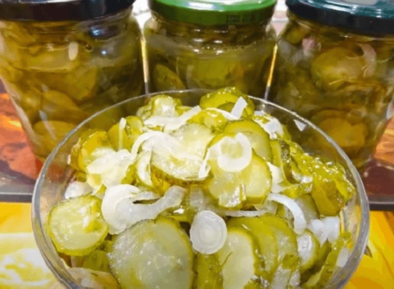 Крупные огурцы на зиму рецепты резанные маринованные. Огурцы на зиму. Кухня наизнанку огурцы на зиму маринованные. Огурцы по королевски на зиму. Кухня наизнанку огурцы на зиму в банках.