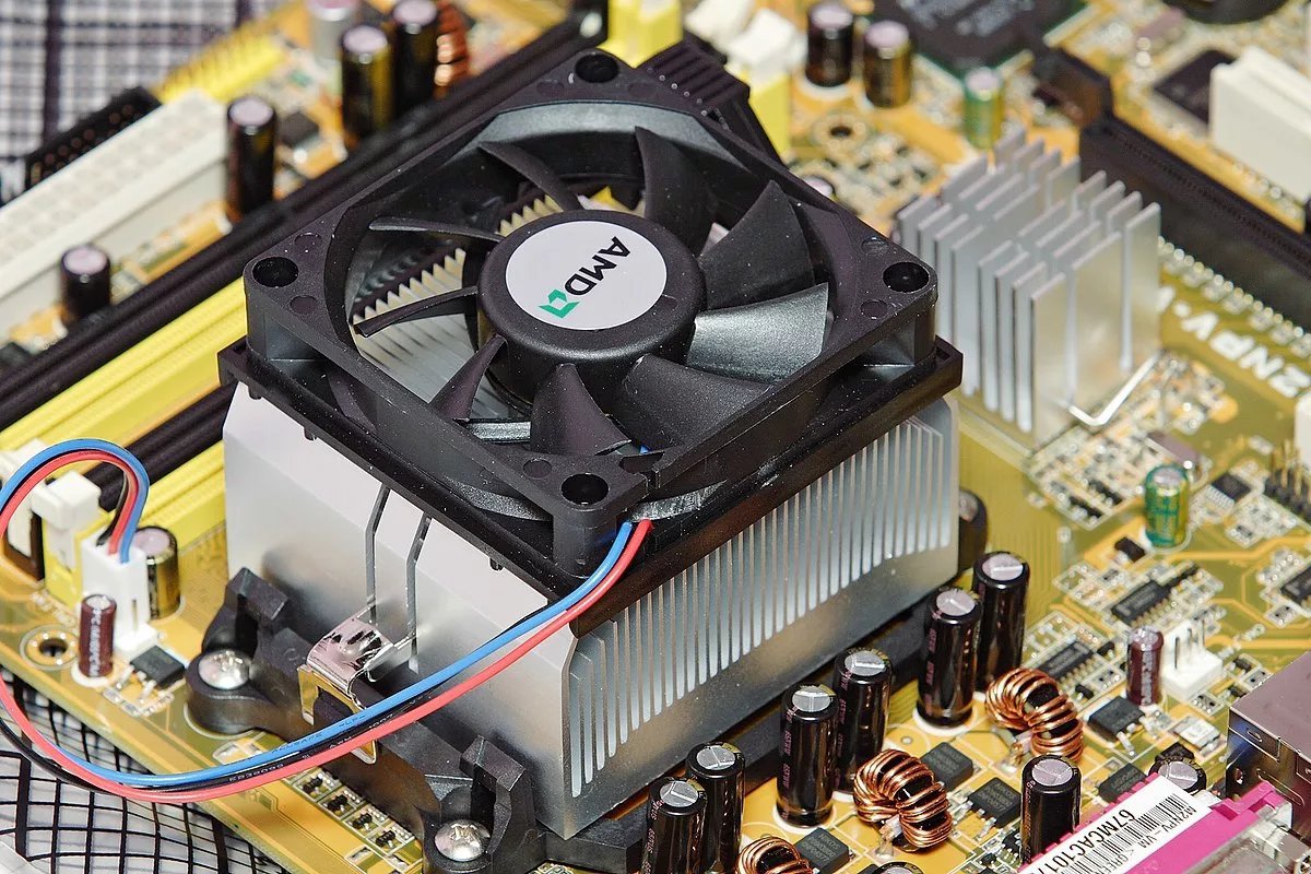 Что делает кулер процессора. ASUS радиатор процессора 775. I5 2300 боксовый кулер. Кулер для процессора AMD. 4pin Cooler motherboard.