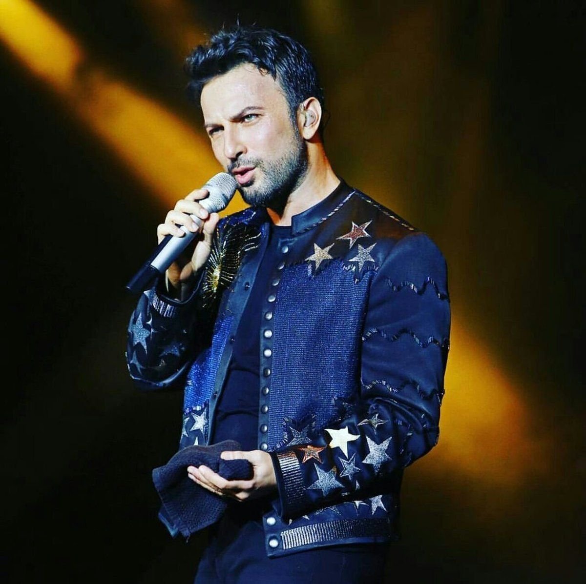 Tarkan слушать. Таркан певец. Tarkan 2022. Певец Tarkan 2020. Певец турецкий Tarkan 2023.