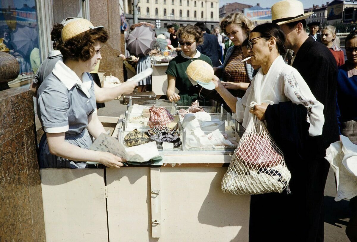 Начало советского времени. 1959. Харрисон Форман в Москве. Харрисон Форман в Москве 1959 года. Москва 1959 года в фотографиях Харрисона Формана. Фотографии Харрисона Формана 1959 год.