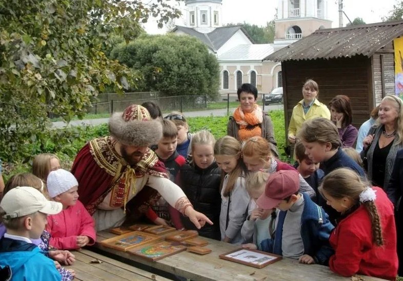 Великий новгород детский. Сбыслав с детьми Великий Новгород. Новгородская область экскурсии. Великий Новгород экскурсии. Экскурсия в великое.