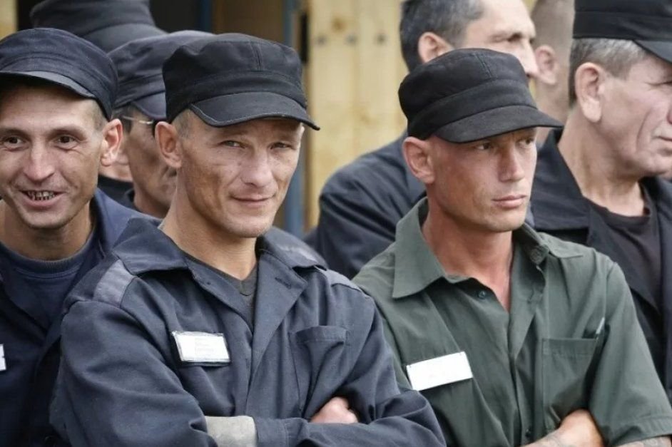 Ментовская тюрьма. Фсин надзиратель. Охранник в тюрьме. Работающие в тюрьмах как называются. Ик-6 себеж сосновый бор.