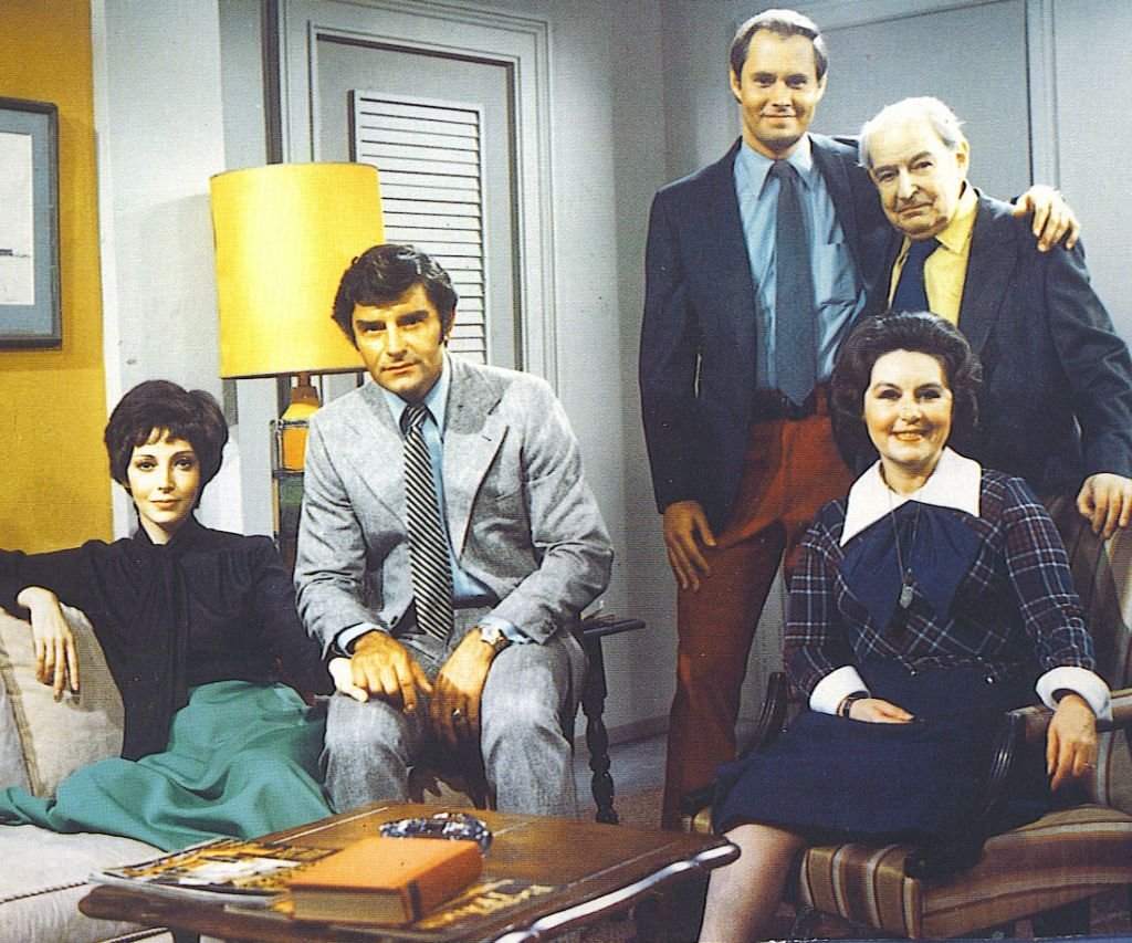 история электрического освещения началась в 1870 году с изобретения. кто создал лампу накаливания и в каком году. самый 1 свет. самый 1 свет. самый 1 свет.