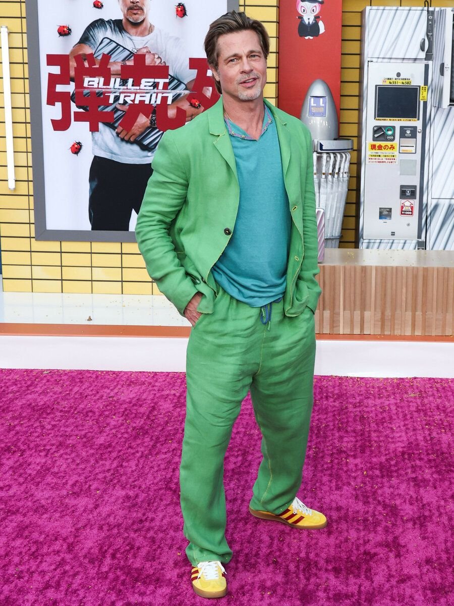 Брэд Питт в зеленом костюме в Лос Анджелесе