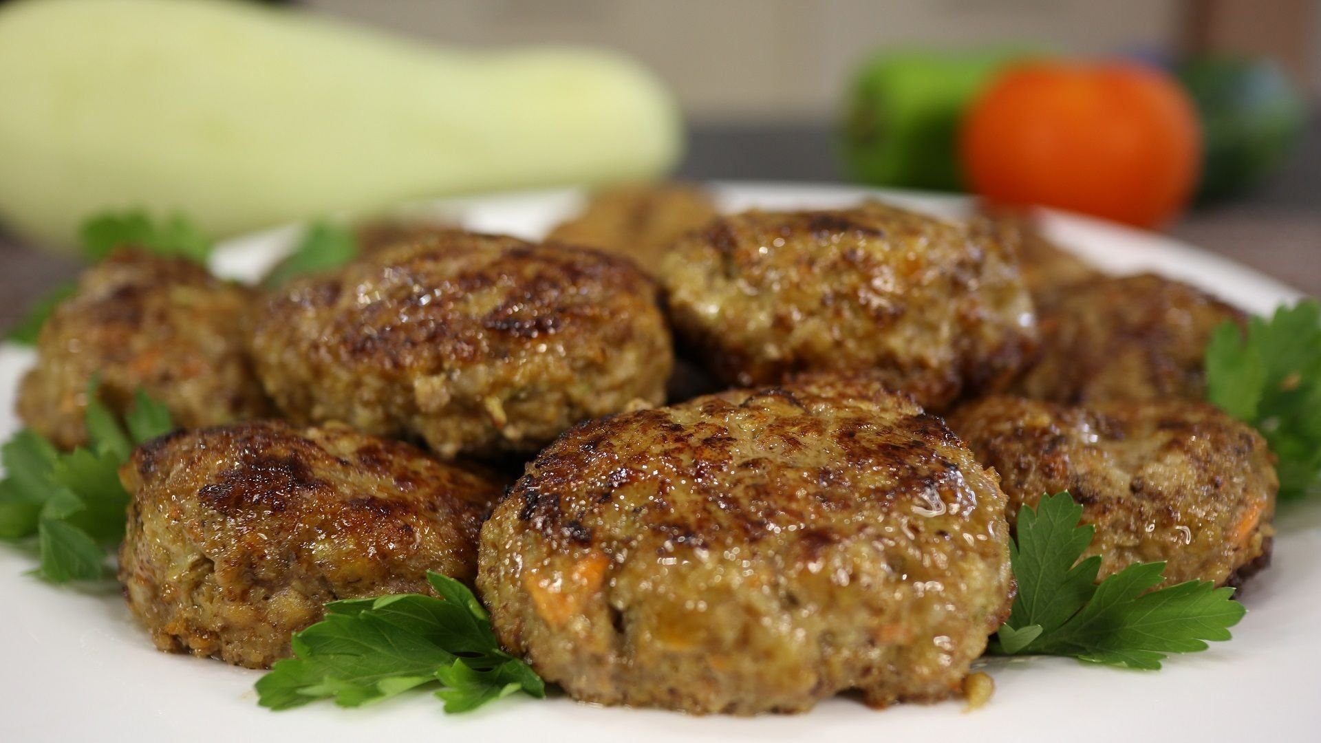 Почему котлеты получаются жесткими. Почему котлеты получаются жесткими. Котлеты по домашнему. Котлеты на сковороде. Турецкие котлеты.