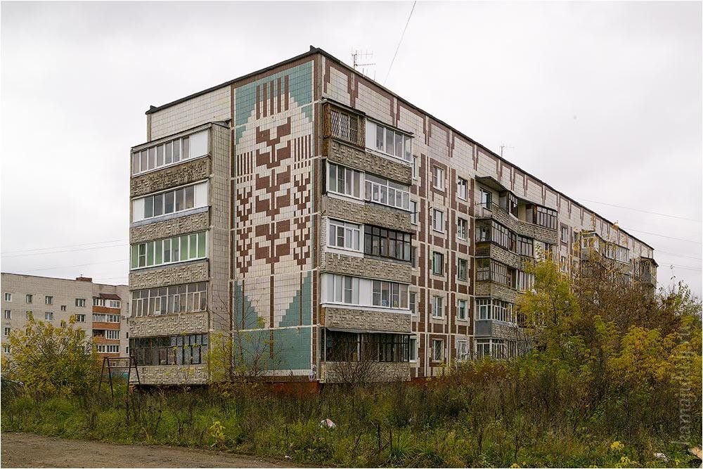 многоэтажные панельные дома. старые панельные дома. советская застройка в германии. хрущевки думер эстетика. многоэтажки россии.