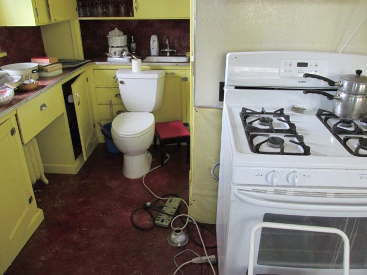 Квартира с туалетом на кухне