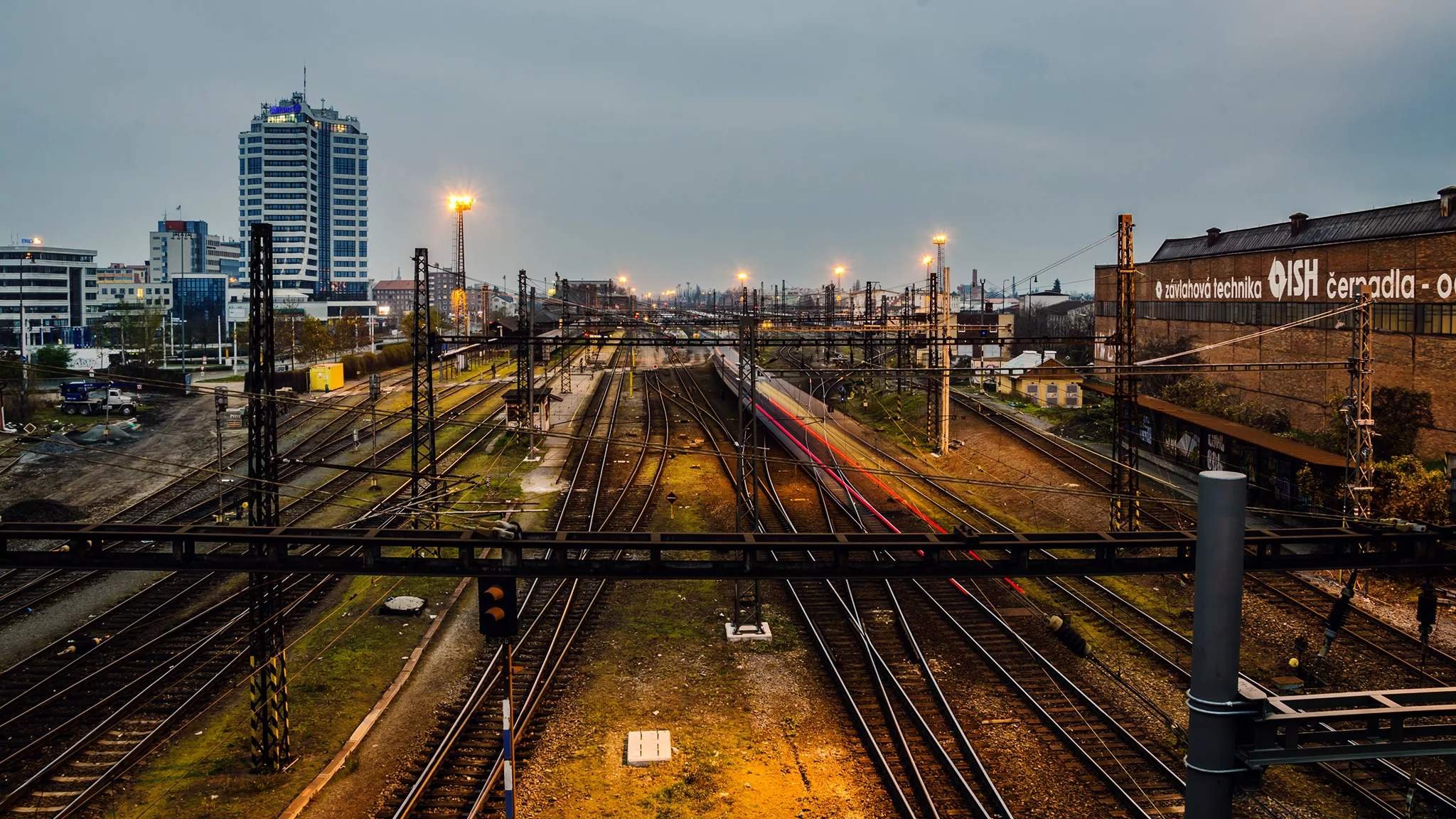 поезда. рельсы. нью-йорк чикаго жд. жд пути. надземная железная дорога нью-йорка.