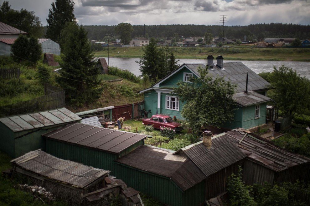 Жизнь в русской деревне. Русская глубинка деревня. Российская деревня захолустье. Российские деревни в глубинке. Деревня село глубинка Россия.