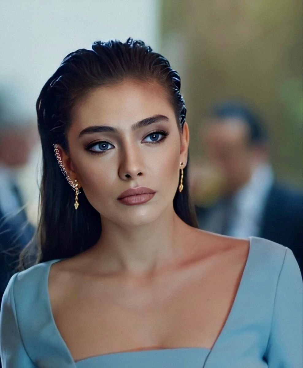 фото самой красивой турецкой актрисы