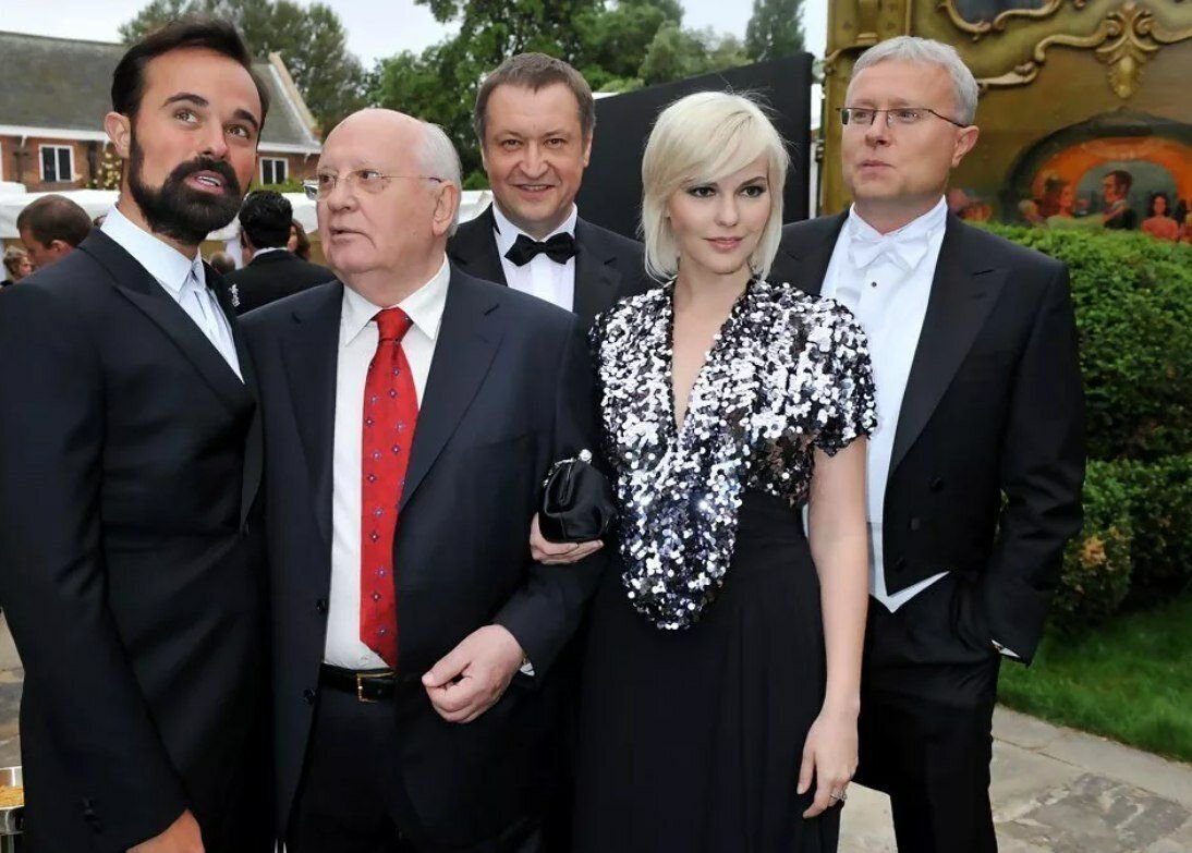 Горбачев михаил сергеевич дети. Ирина горбачева дочь михаила горбачева. Ирина михайловна вирганская горбачёва. Горбачев михаил сергеевич дочь ирина. Ирина михайловна вирганская.