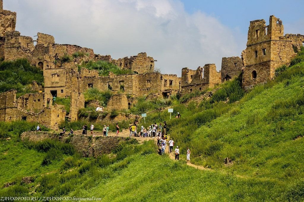 Заброшенная деревня в дагестане гамсутль фото