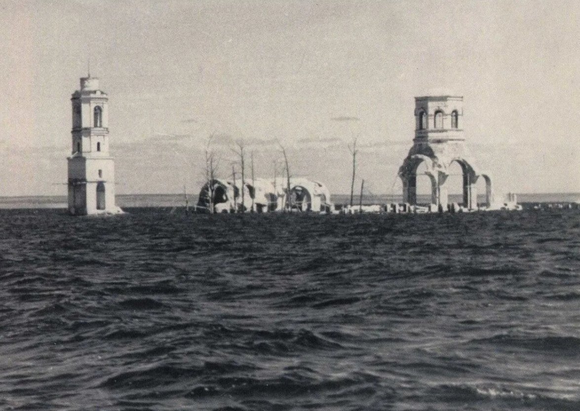 затопленная деревня молога. северо-курильское цунами 1952 года. затопленный город иультин. цунами на камчатке в 1952. город молога на волге.