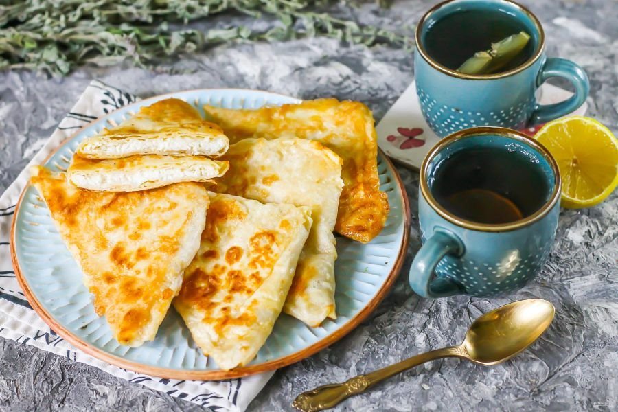 Треугольники из лаваша с творогом и сыром и зеленью на сковороде с фото пошагово