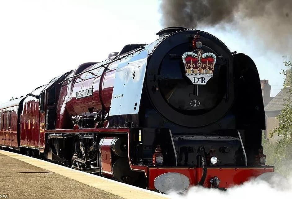 поезд королевы великобритании. поезд королевы виктории. королевский поезд елизаветы 2. поезд королевы великобритании. поезд королевы виктории.