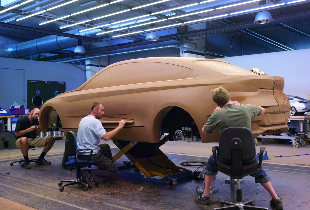 Пром автомобиль. Дизайнерские разработки автомобиля. Моделирование автомобилей. Прототип машины из глины. Глиняный макет автомобиля.