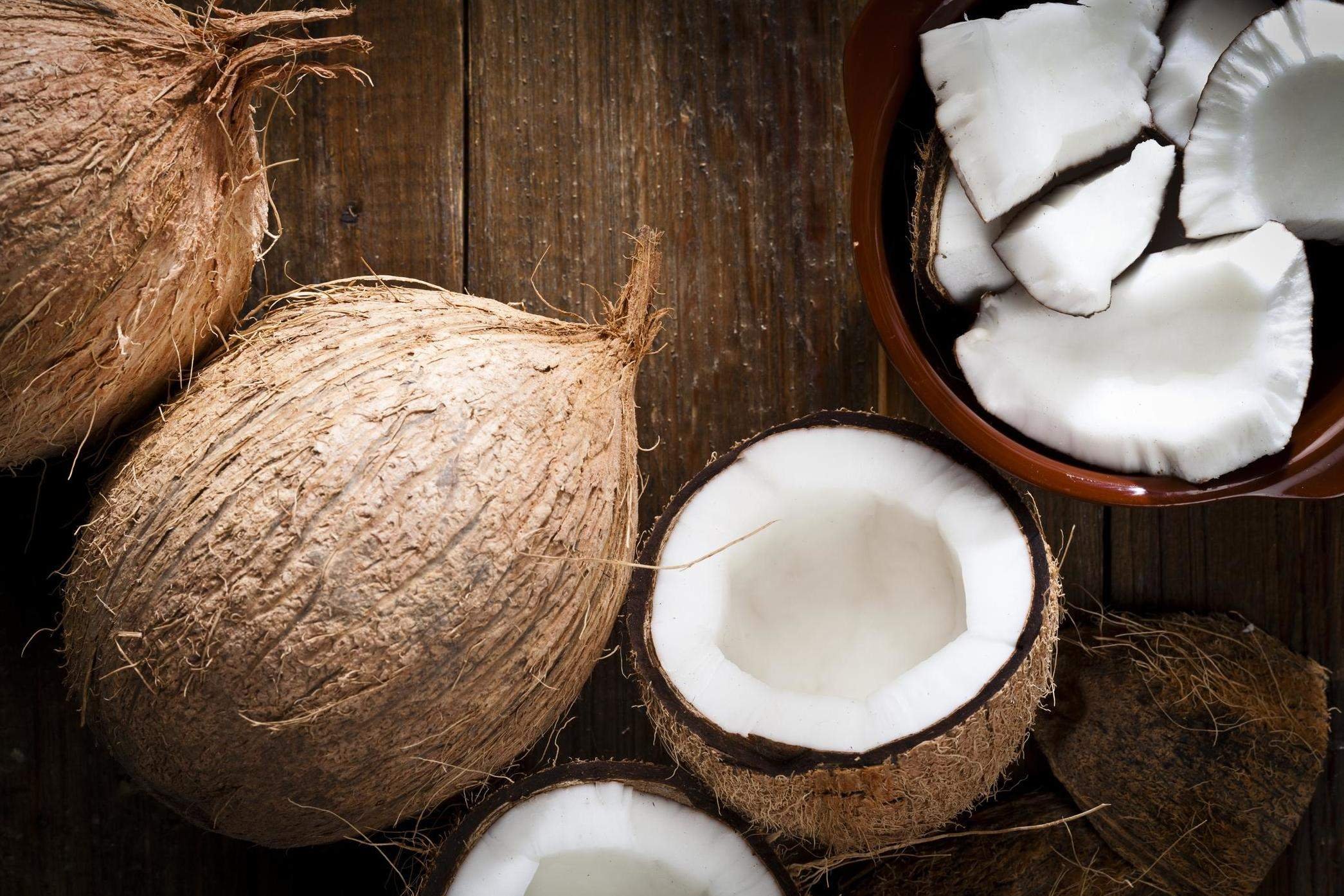 Coconut. Мякоть кокоса. Продукты из кокоса. Плод кокоса. Кокос внутри.