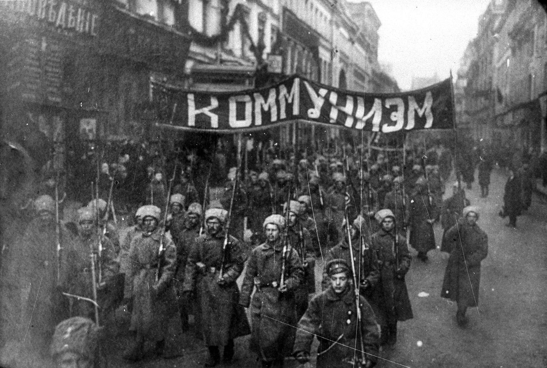 февральская революция 1917 в цвете. октябрьская революция белые. февральская революция 1917 года красный. большевики в октябрьской революции 1917. революция 1917 большевики.