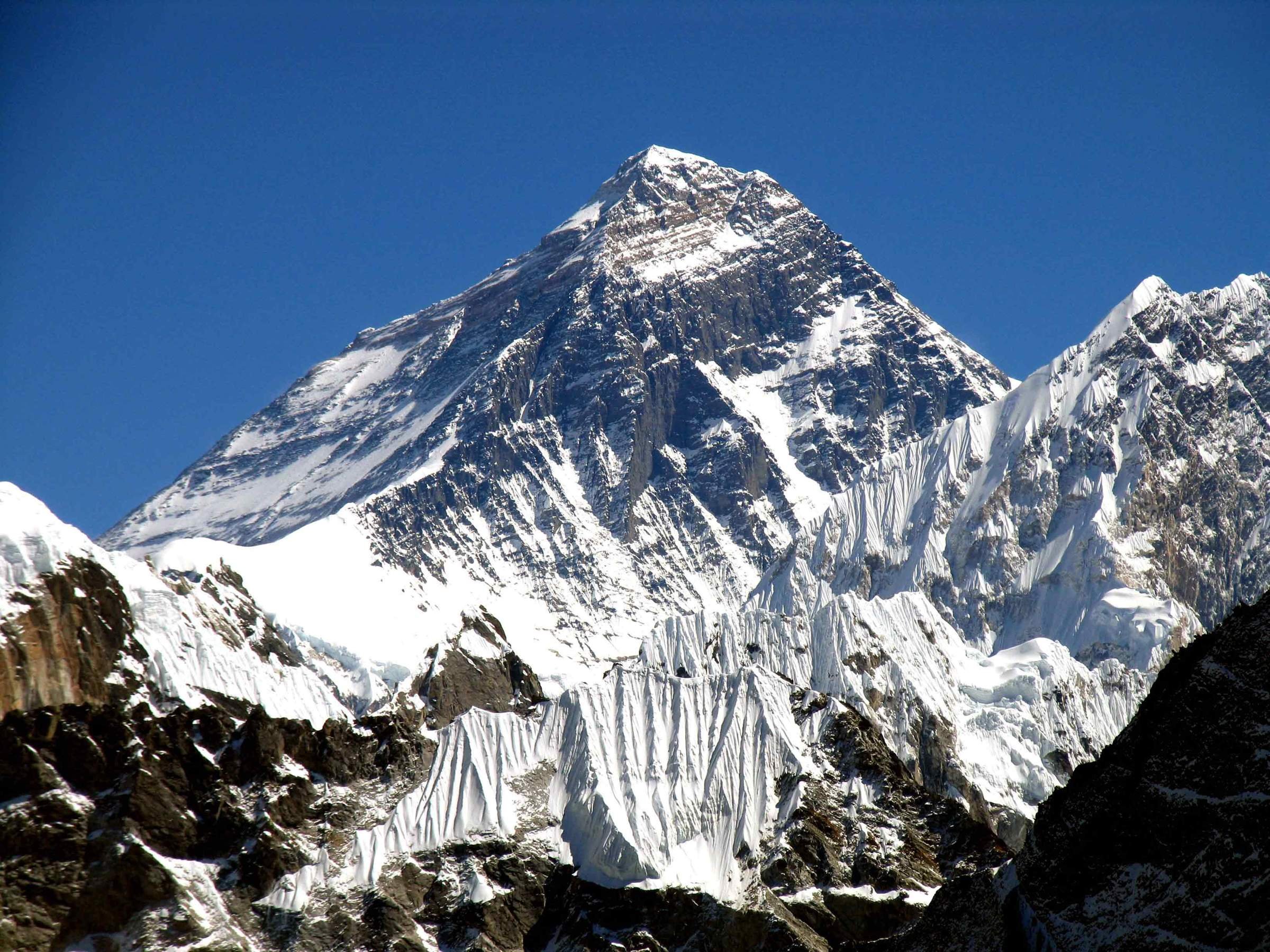 Покажи самые высокие горы. Эверест Джомолунгма. Горная вершина Джомолунгма (Эверест). Вершины: Джомолунгма (Эверест) (8848м),. Гималаи Эверест.