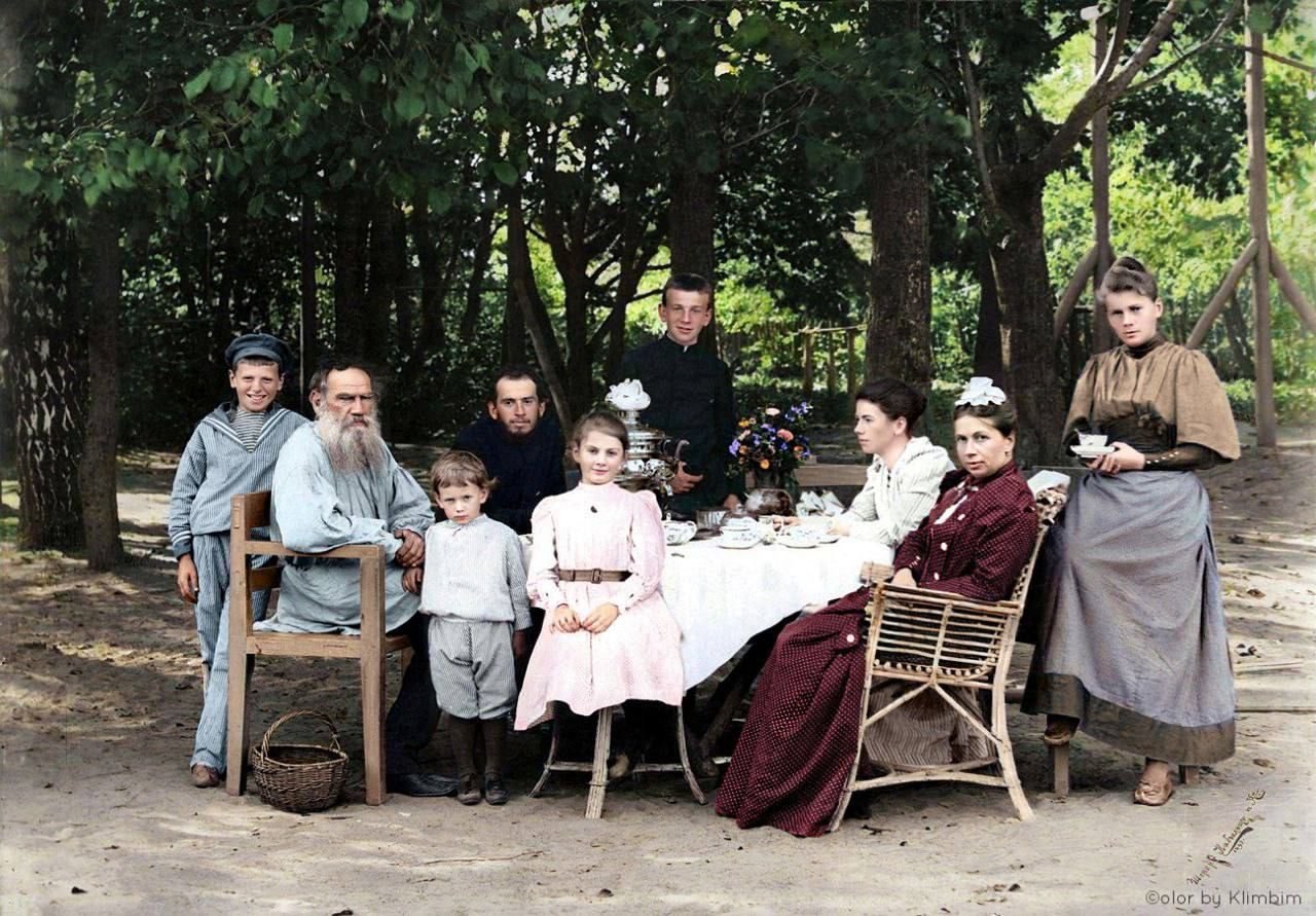 Л.Н толстой с семьей в Ясной Поляне.1892