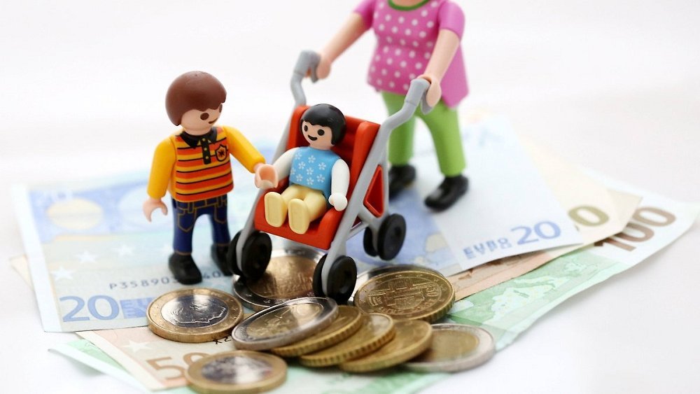 социальные пособия. раздать деньги населению. материальная помощь картинки. материальное благополучие в семье. деньги пособия.