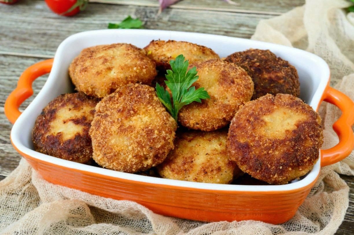 Рецепт советских школьных котлет. Столовские школьные котлеты. Рецепт советских школьных котлет. Котлеты в школьной столовой. Школьные котлеты.