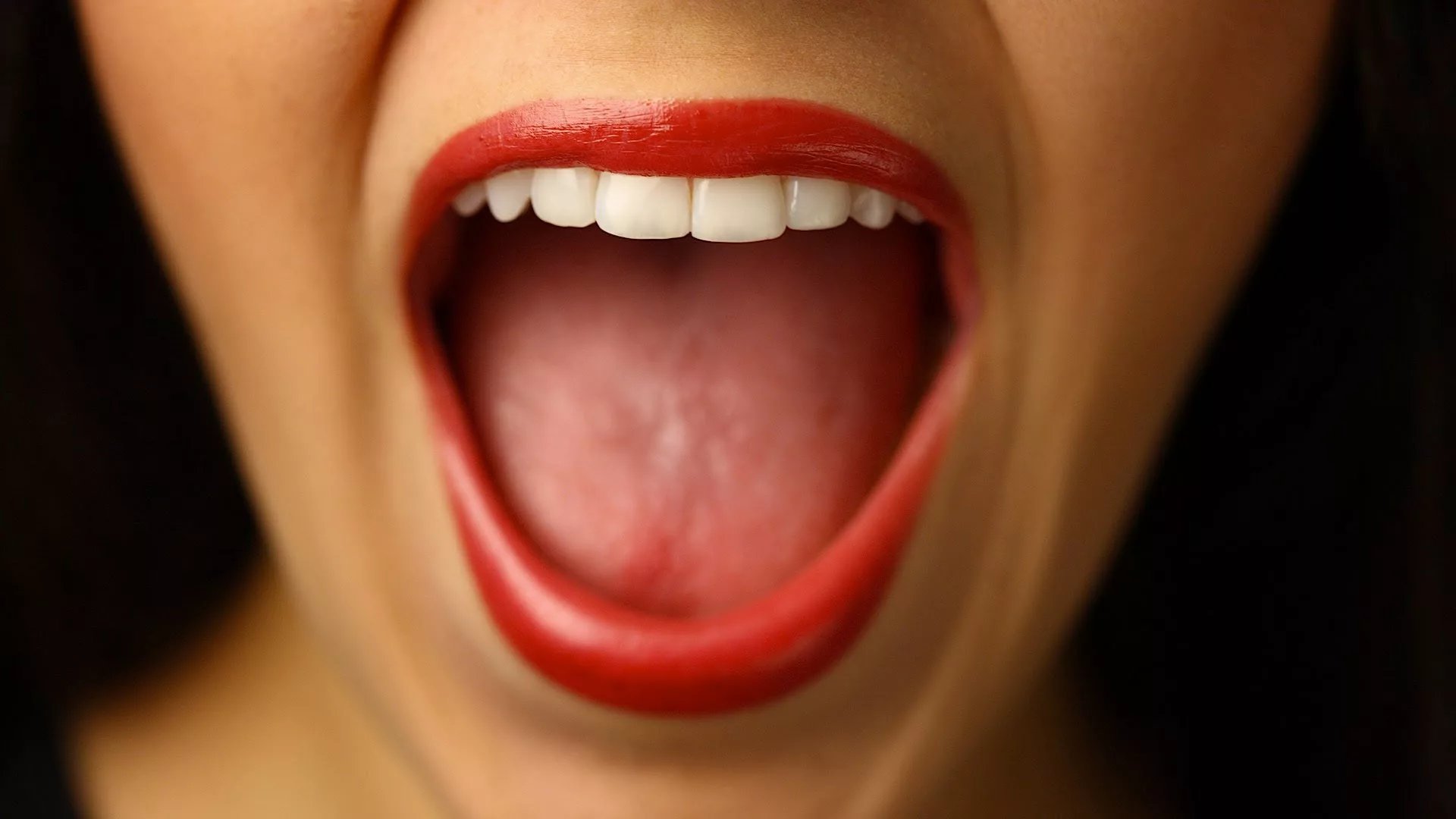 Открытый женский рот