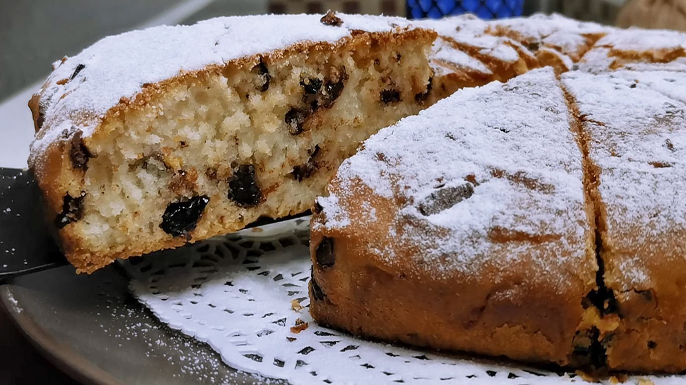 Пирог с черносливом