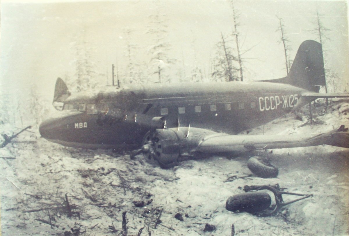 Сохранившиеся ли 2. Ли-2 самолет ВОВ. Ли-2 самолет катастрофа. Ли-2 в Монгохто.