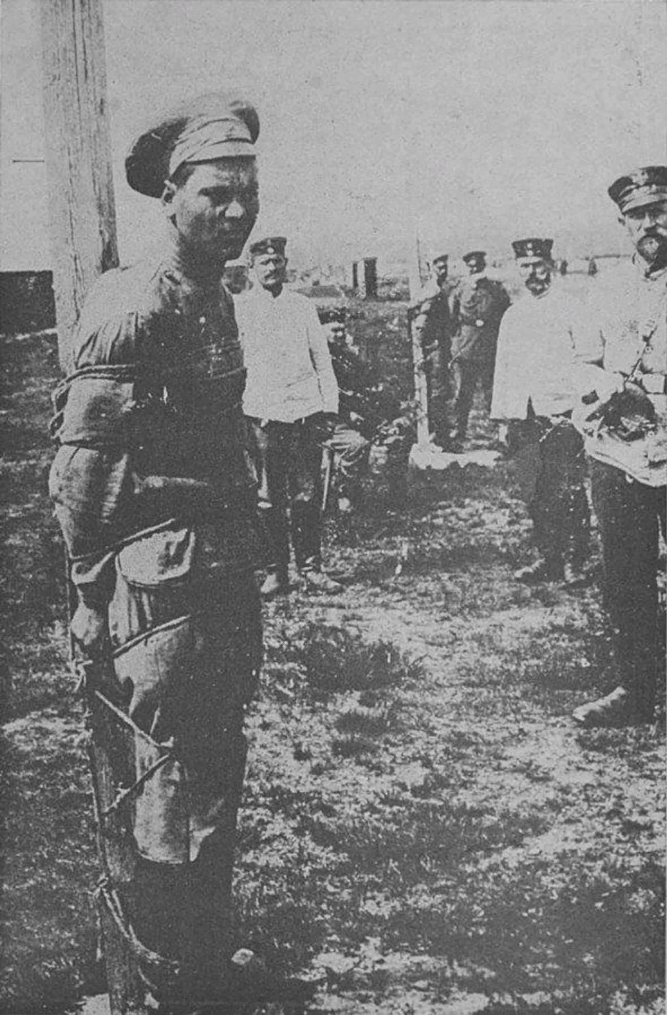 красный террор большевики. расстрел белых красными. расстрел белых красными. партизанский отряд 1919 года забайкалья. белый террор в гражданской войне.