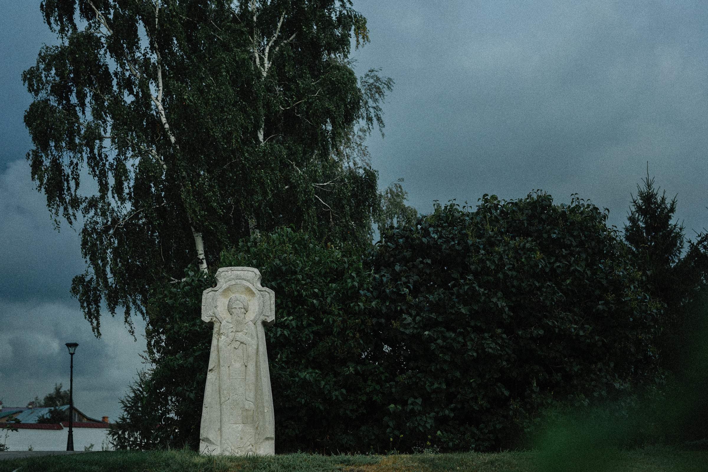 Памятник иуде в свияжске фото