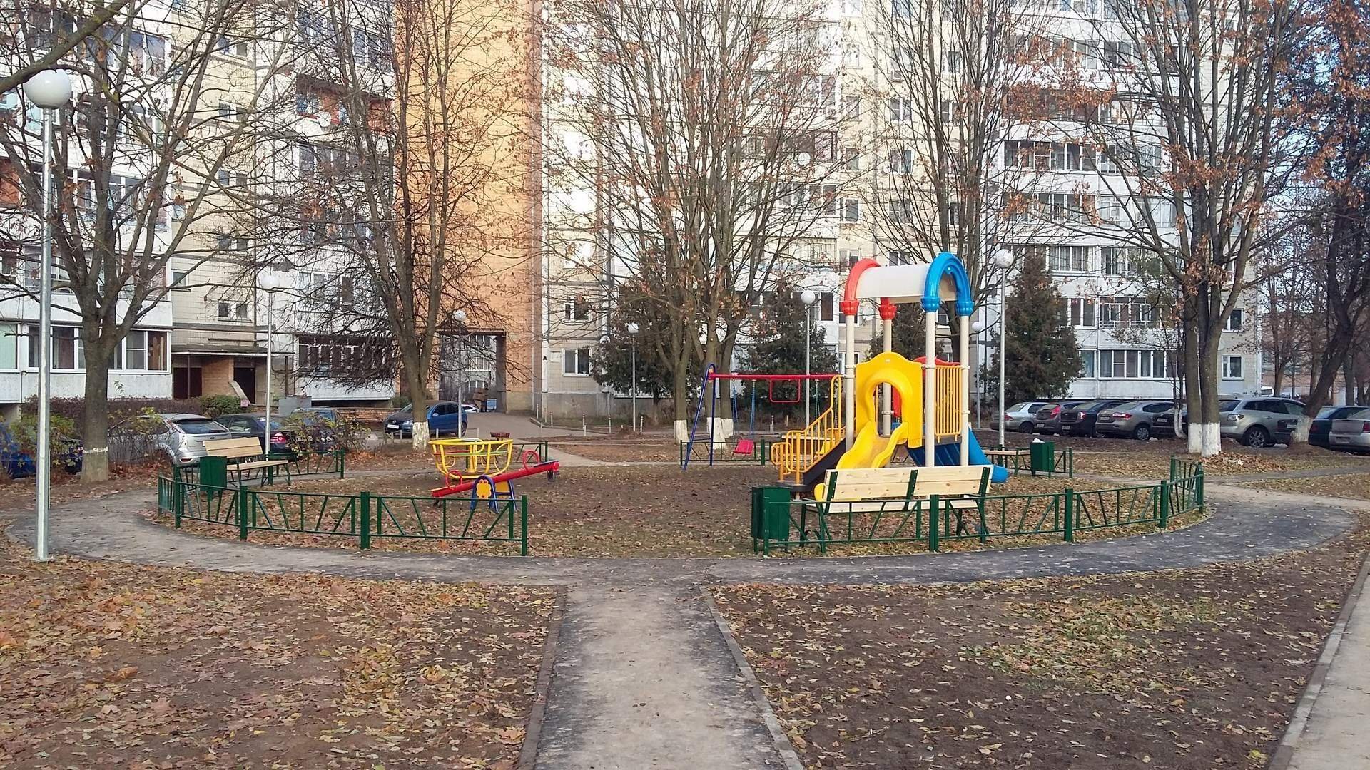 Гой во дворе. Дворы России. Двор в городе. Русский двор. Двор пятиэтажки.