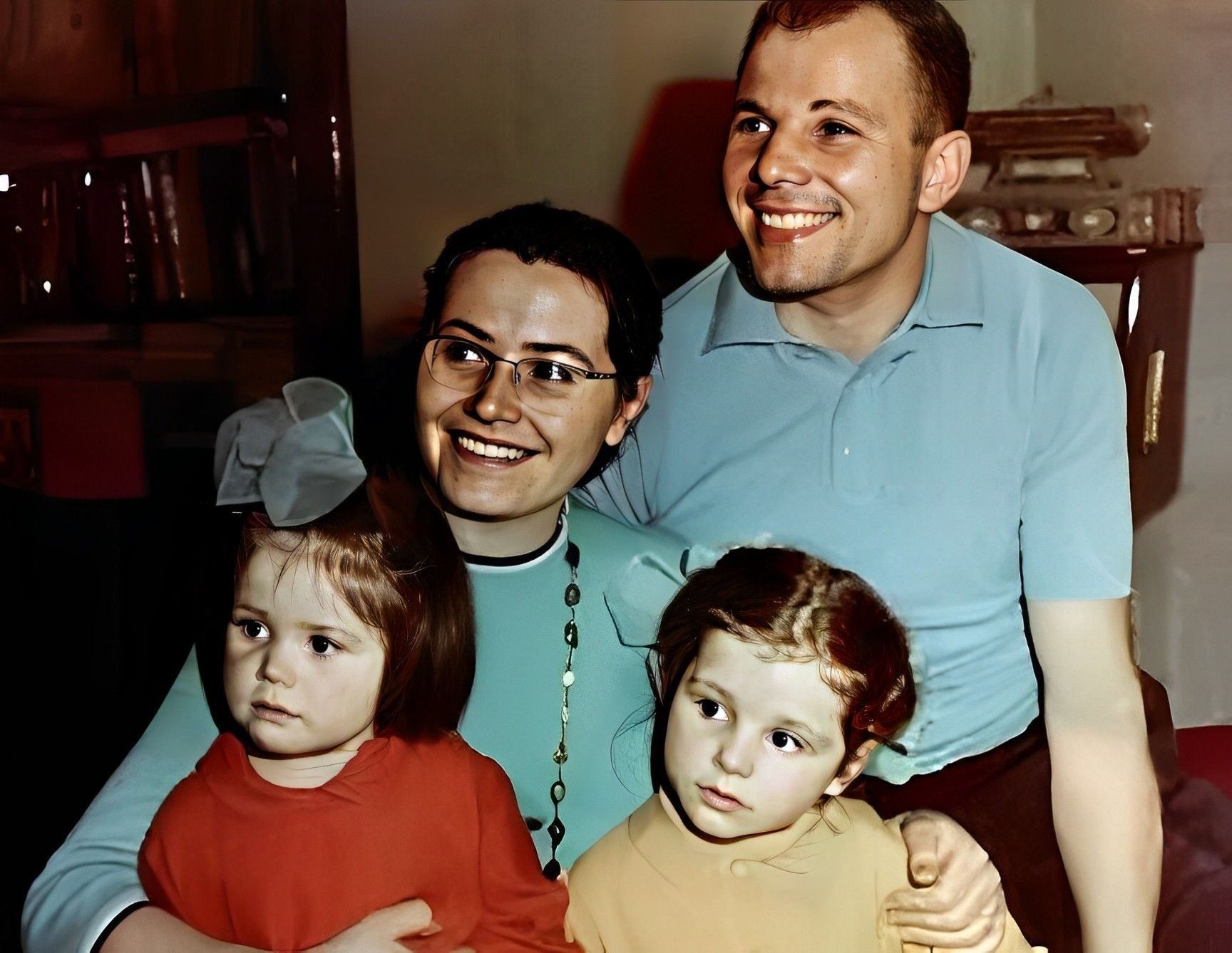 Юрий Гагарин с семьей