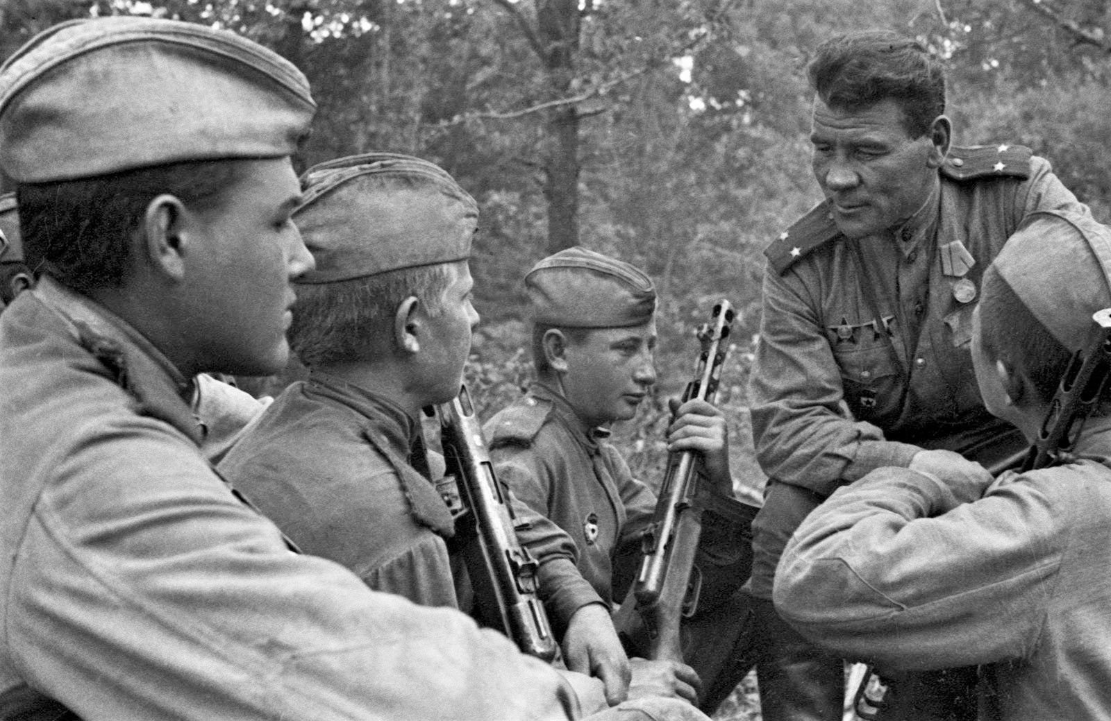 Советский солдат. Солдаты ВОВ 1941-1945. Фото солдат Великой Отечественной войны 1941-1945. Фото бойцов Великой Отечественной войны 1941-1945. Солдаты на войне 1941.