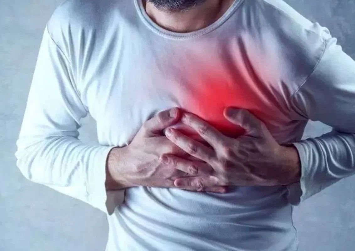 Сердечные приступы учащенное сердцебиение. Сердечные приступы ночью. Предвестники сердечного приступа. Сердечная астма аускультация сердца. Сердцебиение остановилось.