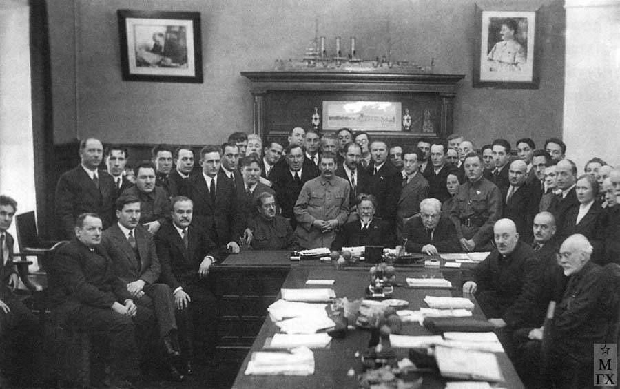 В 1926 и 1936 годах. Коммунистическая партия 1922. Политбюро 1921. Центральный исполнительный комитет СССР 1922. Президиум ЦК КПСС 1953.