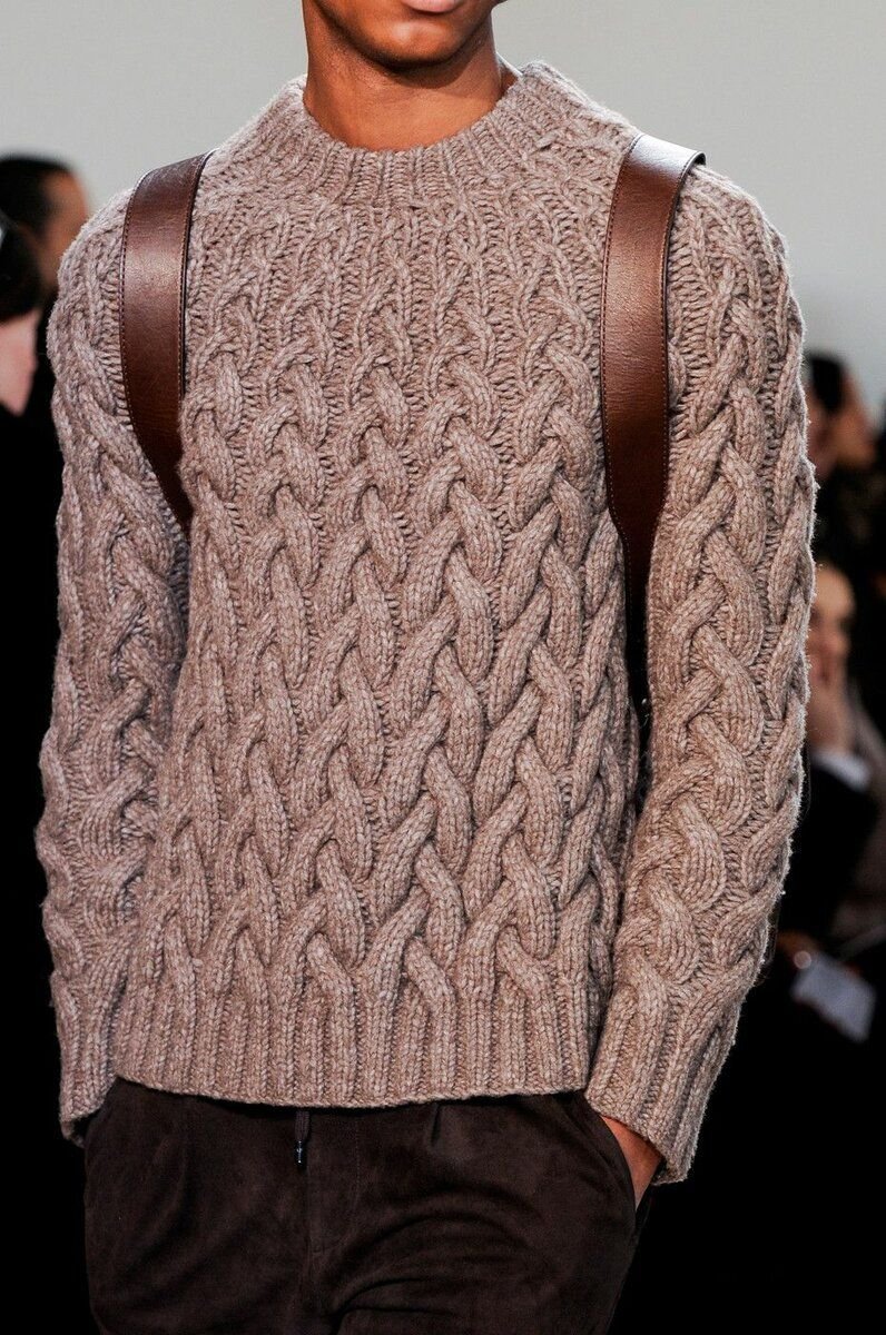 Модный мужской свитер спицами