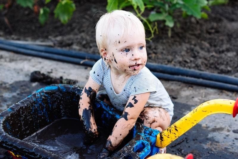 К чему снится грязный ребенок. Ребёнок в гряззи. Детская фотосессия в грязи.
