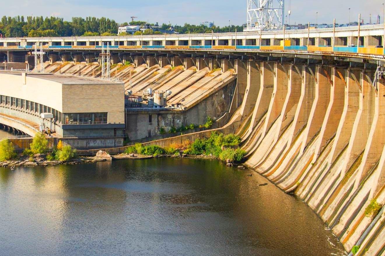 Днепр водохранилища. ДНЕПРОГЭС Запорожье. Днепропетровская гидроэлектростанция ДНЕПРОГЭС. Запорожье ГЭС. Днепровская ГЭС В Запорожье.