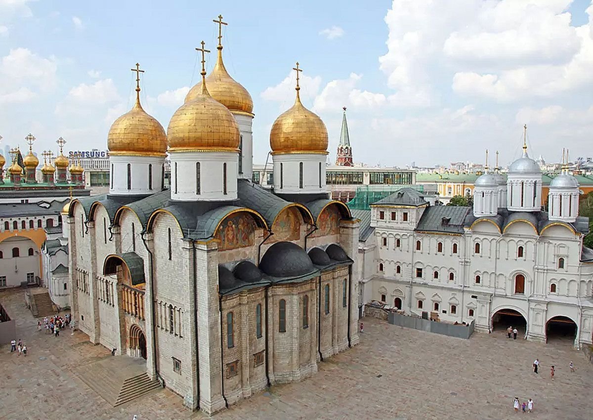 Площадь московского кремля. Успенский собор Московского Кремля. Благовещенский собор Московский Кремль 1484-1489. Соборная площадь Московского Кремля Успенский собор. Успенский собор Московского Кремля сверху.