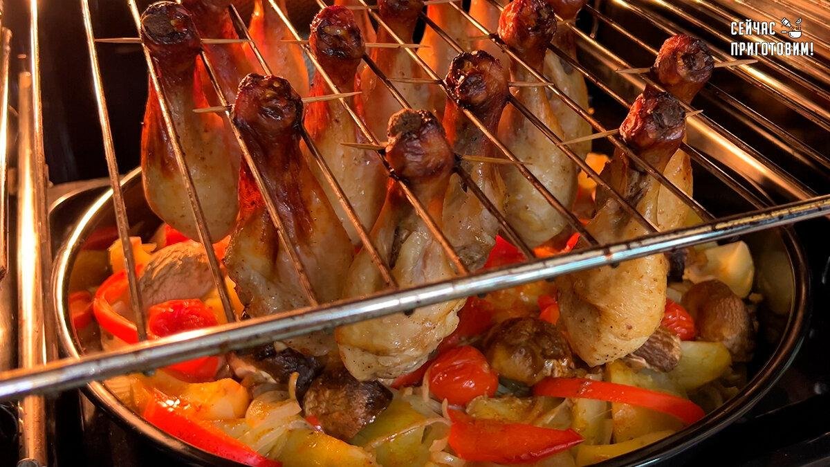 куриные ножки в духовке на решетке. куриные ножки в духовке на решетке подвешенные. голень в духовке на решетке. крылышки гриль в духовке. крылышки в духовке на решетке.