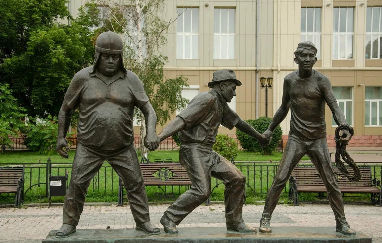 Памятник Вицину Моргунову и Никулину в Перми