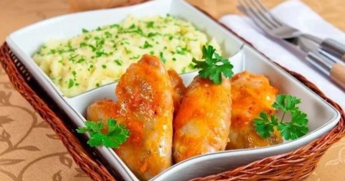 Украшение салата из куриных крылышек